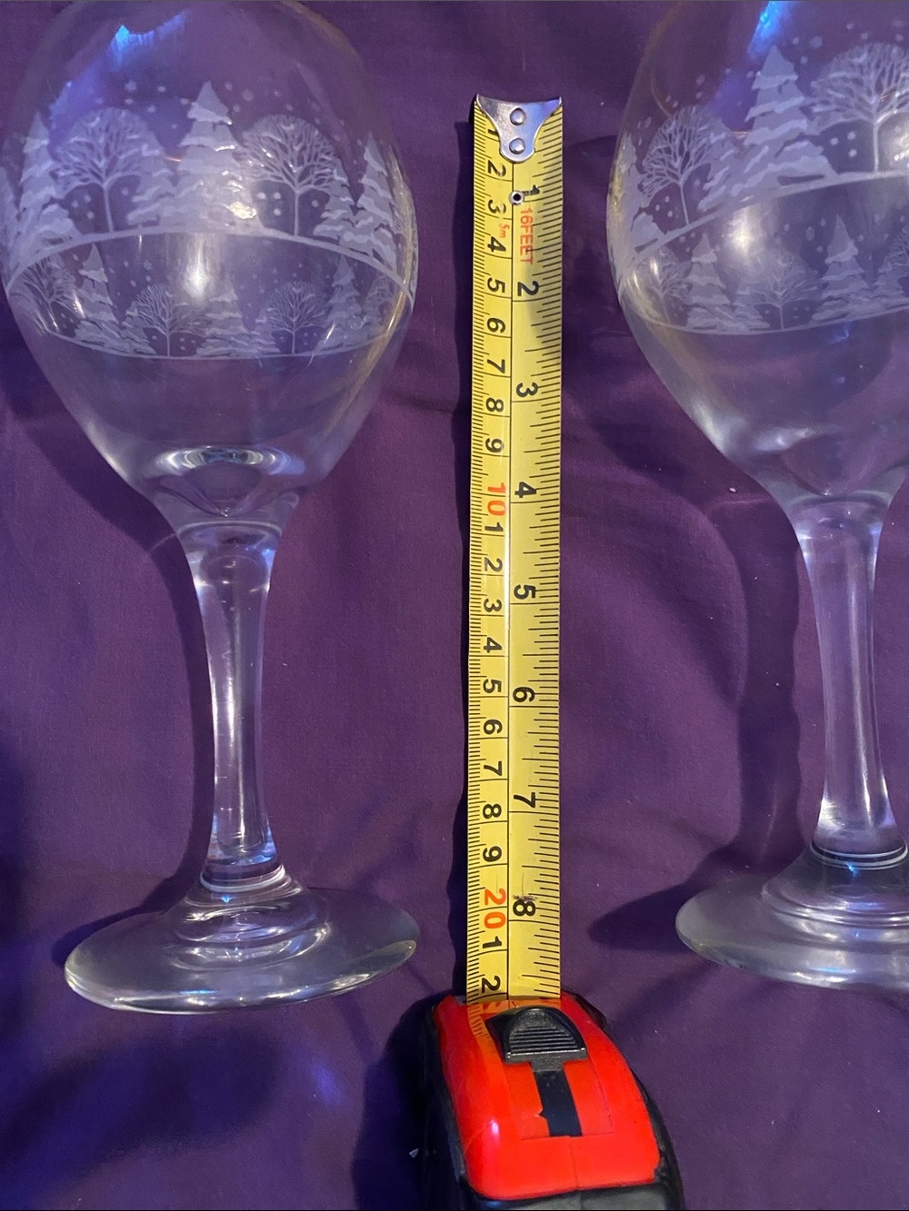 Elegant Etched Wine Glasses in Clear Glass with gold trim